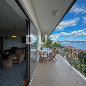 OPATIJA, IČIĆI – kuća blizu marine Ičići za uređivanje, bogata okućnica, panoramski pogled na more, garaže