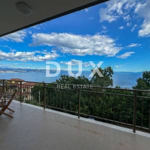 OPATIJA, IČIĆI – kuća blizu marine Ičići za uređivanje, bogata okućnica, panoramski pogled na more, garaže