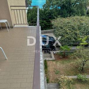 OPATIJA, IČIĆI – kuća blizu marine Ičići za uređivanje, bogata okućnica, panoramski pogled na more, garaže