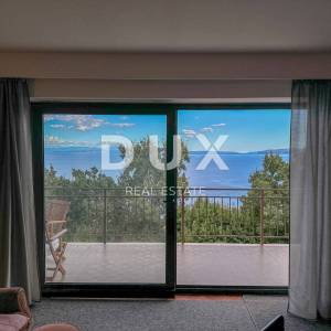 OPATIJA, IČIĆI – kuća blizu marine Ičići za uređivanje, bogata okućnica, panoramski pogled na more, garaže
