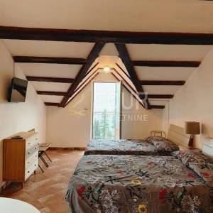 Opatija, Ičići, kuća s 5 stanova, 220m od mora