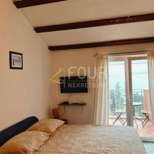 Opatija, Ičići, kuća s 5 stanova, 220m od mora