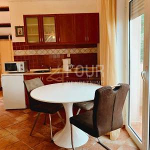 Opatija, Ičići, kuća s 5 stanova, 220m od mora