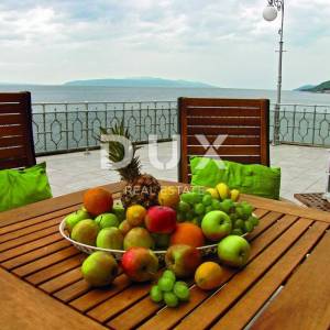 OPATIJA, IČIĆI - Luksuzan stan s vlastitom plažom, za dugoročni najam