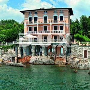 OPATIJA, IČIĆI - Luksuzan stan s vlastitom plažom, za dugoročni najam