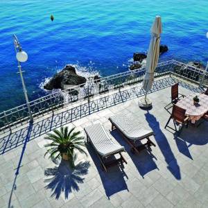 OPATIJA, IČIĆI - Luksuzan stan s vlastitom plažom, za dugoročni najam