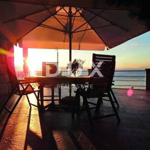 OPATIJA, IČIĆI - Luksuzan stan s vlastitom plažom, za dugoročni najam