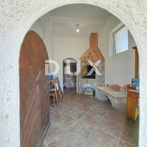OPATIJA, IČIĆI - penthouse s panoramskim pogledom i dvorišnom zgradom