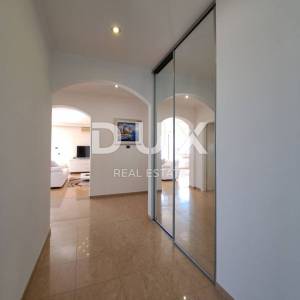 OPATIJA, IČIĆI - penthouse s panoramskim pogledom i okućnicom