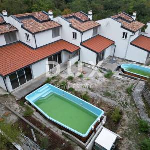 OPATIJA, IČIĆI, POLJANE- kuće u nizu 590m2, 5 kom s pogledom na more  i 2 bazena + okoliš 700m2