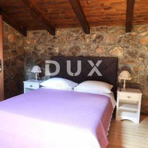 OPATIJA, IČIĆI, POLJANE- villa 500m2 s pogledom na more i bazenom + okoliš  1600m2