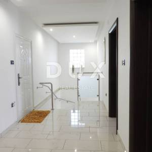 OPATIJA, IČIĆI, POLJANE- villa 500m2 s pogledom na more i bazenom + okoliš  1600m2