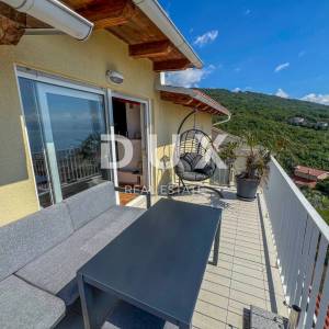 OPATIJA, IČIĆI - predivan stan 107m2 u kući s dvije terase i panoramskim pogledom na more
