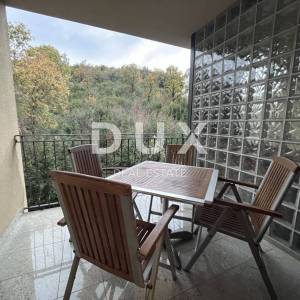 OPATIJA, IČIĆI - PRILIKA! - dvoetažni stan s garažom, tri lođe i pogledom na more