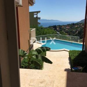 OPATIJA, IČIĆI - prostrani etažni stan 250 metara od mora s bazenom i vrtom