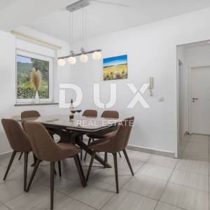 OPATIJA, IČIĆI - stan 70m2 s terasom, pogledom na more, okućnicom i zajedničkim bazenom