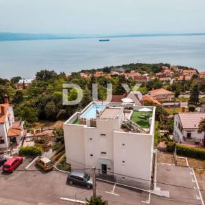 OPATIJA, IČIĆI - stan 79m2 s vrtom u novijoj gradnji s bazenom na krovu, pogled na more, parking
