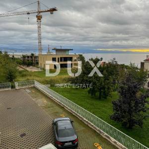 OPATIJA, IČIĆI - veći stan u novijoj zgradi samo 150 metara od plaže, terasa, garaža