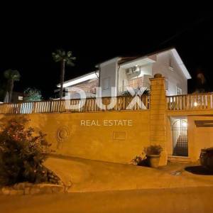 OPATIJA, IČIĆI- villa 250m2 s pogledom na more i s bazenom + uređena okućnica 500m2