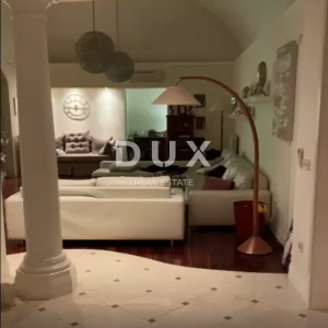 OPATIJA, IČIĆI- villa 250m2 s pogledom na more i s bazenom + uređena okućnica 500m2