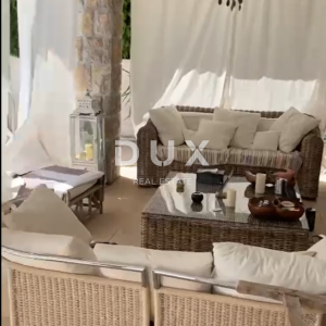OPATIJA, IČIĆI- villa 250m2 s pogledom na more i s bazenom + uređena okućnica 500m2