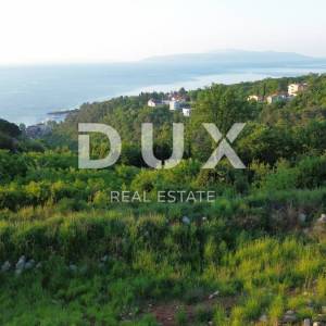 OPATIJA, IČIĆI – zemljište s građevinskom dozvolom za luksuznu zgradu, 5 stanova i panoramski pogled na more