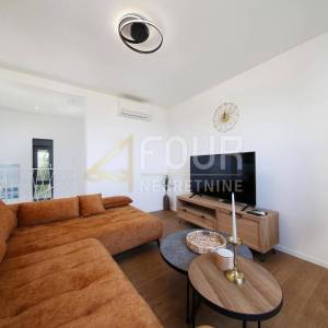 Opatija, Ika, 108.51m2, dvoetažni 2s+db, terasa i balkon