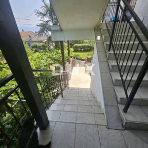 OPATIJA, IKA- 2 stana 143m2 (80m2 + 63m2) prizemlje i 2.kat s pogledom na more + okoliš 250m2