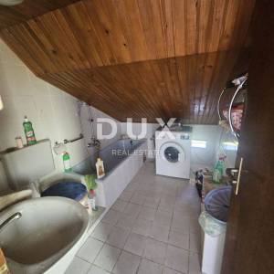 OPATIJA, IKA- 2 stana 143m2 (80m2 + 63m2) prizemlje i 2.kat s pogledom na more + okoliš 250m2