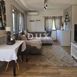 OPATIJA, IKA - Etaža kuće sa 2 apartmana, vlastitim bazenom i okućnicom