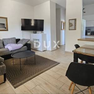 OPATIJA, IKA - Etaža kuće sa 2 apartmana, vlastitim bazenom i okućnicom