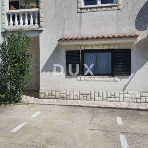 OPATIJA, IKA - Etaža kuće sa 2 apartmana, vlastitim bazenom i okućnicom