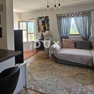 OPATIJA, IKA - Etaža kuće sa 2 apartmana, vlastitim bazenom i okućnicom