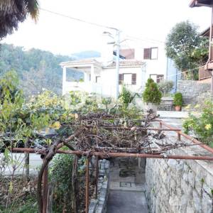 OPATIJA, IKA -  kuća 139m2 2.RED DO MORA + okućnica 939m2