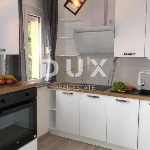 OPATIJA, IKA, LOVRAN - kuća / villa 500m2 s 8 apartmna i s pogledom na more i bazenom + okoliš 900m2