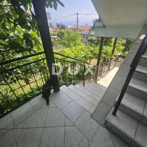 OPATIJA, IKA- stan 63m2, DB+1S, 2.kat s pogledom na more i velikom terasom + okućnica cca 125m2