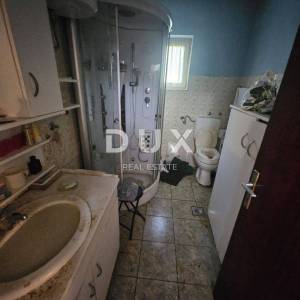 OPATIJA, IKA - stan 80m2, DB+2S, prizemlje, s pogledom na more i velikom terasom + okućnica cca 125m2