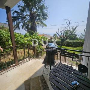 OPATIJA, IKA - stan 80m2, DB+2S, prizemlje, s pogledom na more i velikom terasom + okućnica cca 125m2