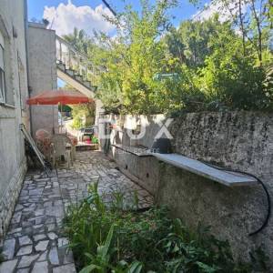 OPATIJA, IKA - Stan s okućnicom i pogledom na more – idealan za turizam ili ljetni boravak!