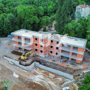 OPATIJA, IKA - stan u novogradnji s terasom i panoramskim pogledom na more, 260 metara od plaže