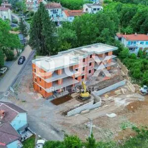 OPATIJA, IKA - stan u novogradnji s terasom i panoramskim pogledom na more, 260 metara od plaže