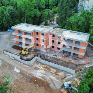 OPATIJA, IKA - stan u novogradnji s vlastitim bazenom i prekrasnim pogledom na more