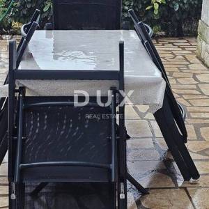 OPATIJA, IKA - stan u prizemlju s bazenom i pogledom na more! PRILIKA!
