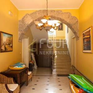Opatija, Ika, villa - prvi red do mora, turističko-poslovne namjene