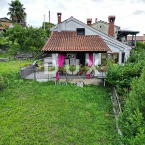 OPATIJA, KASTAV, TRINAJSTIĆI- kuća 110m2 s pogledom na more + garaža 90m2 + pomoćne zgrade 45m2 + okoliš 4100m2