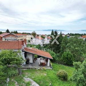 OPATIJA, KASTAV, TRINAJSTIĆI- kuća 110m2 s pogledom na more + garaža 90m2 + pomoćne zgrade 45m2 + okoliš 4100m2