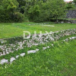 OPATIJA, KASTAV, TRINAJSTIĆI- kuća 110m2 s pogledom na more + garaža 90m2 + pomoćne zgrade 45m2 + okoliš 4100m2
