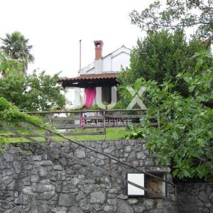 OPATIJA, KASTAV, TRINAJSTIĆI- kuća 110m2 s pogledom na more + garaža 90m2 + pomoćne zgrade 45m2 + okoliš 4100m2
