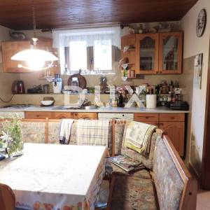 OPATIJA, KASTAV, TRINAJSTIĆI- kuća 110m2 s pogledom na more + garaža 90m2 + pomoćne zgrade 45m2 + okoliš 4100m2