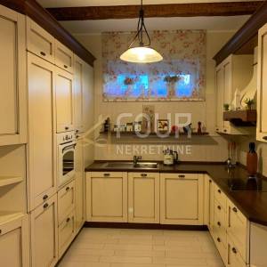 Opatija, komforan stan, 3s+db, sauna, prekrasna terasa, garažno mjesto